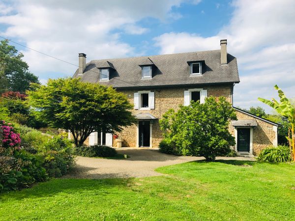 Belle maison ancienne , traditionnelle du Béarn (Nouvelle Aquitaine) - parfaite pour les enfants et/ou toute personne recherchant le calme et la nature!