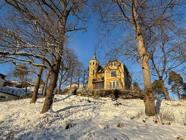 Villa in quiet neighbourhood close to city