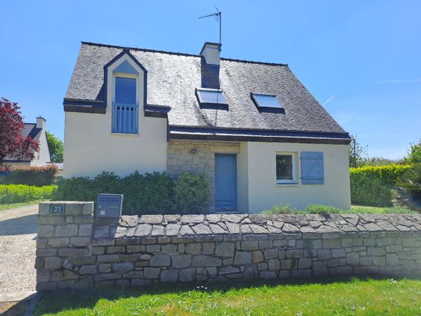 La maison au volet bleu