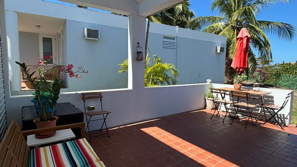 Victoria & Chan’s beach cottage