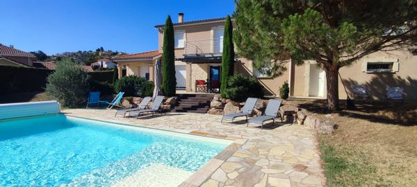 La villa « Cerise » - piscine avec vue sur le   Parc naturel du Pilat - à 30mn de Lyon
