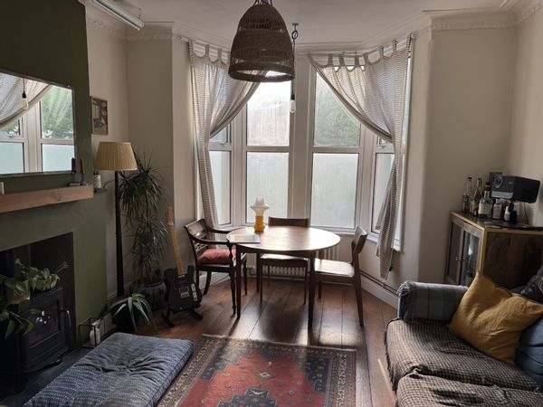 Charming 2-Bedroom house by the Park — Dogs Welcome!