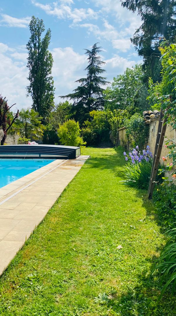 Grande maison familiale avec piscine, proche de Lyon