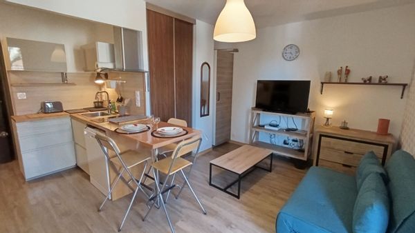 Appartement 1 chambre Castelnaudary  Au pied du Canal du midi. Entièrement équipé. Wifi et Air Cond