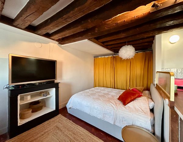 Studio lumineux dans le Marais, à deux pas de la Place des Vosges