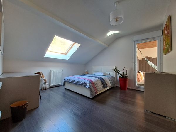 Chambre confortable à l'orée de la forêt et proche d'Annecy