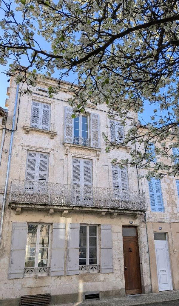 Grande maison de ville à Ribérac en Périgord vert