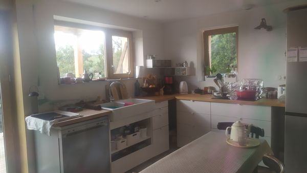 La maison en paille et terre d'Isabelle