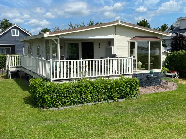 Holiday chalet with lake view