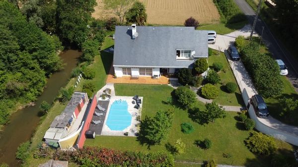 appartement indépendant dans une maison avec piscine possibilités spa et réflexologie plantaire avec participation