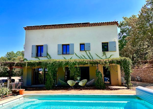 Magnifique villa avec piscine, en lisière de forêt à La Verdiere dans le haut Var, et le Verdon