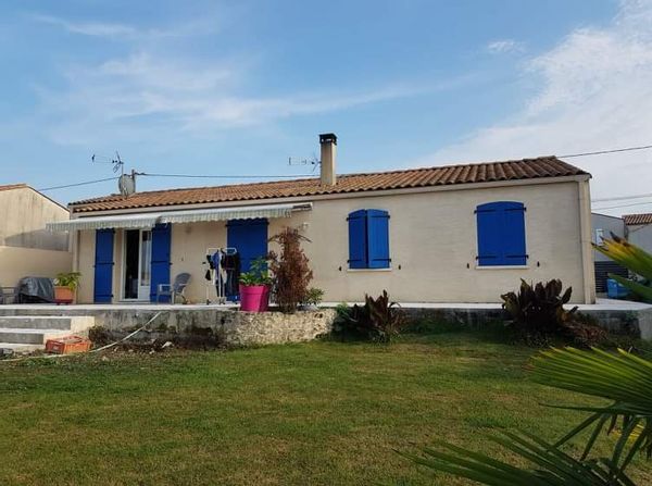 La maison de  Monique Tonnay charente 17