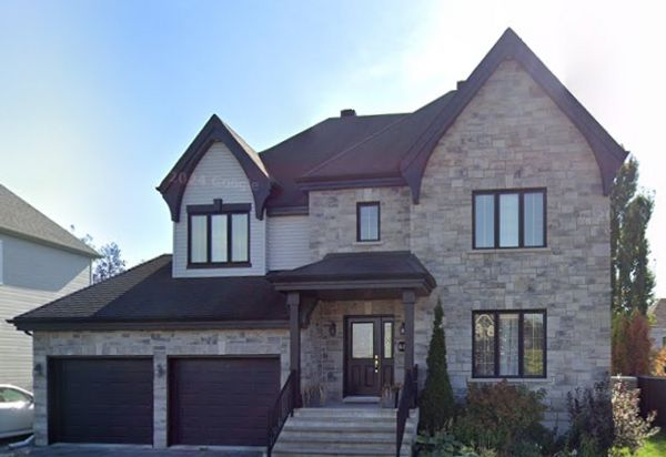 Grande maison familiale avec piscine à quelques minutes de Montréal