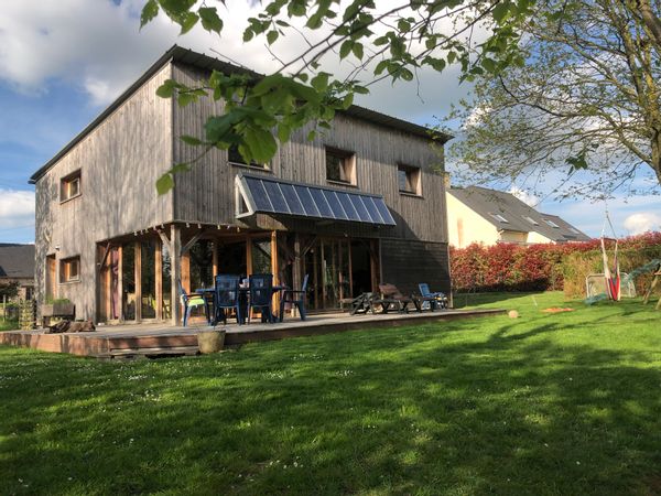 Notre maison en paille et en bois.