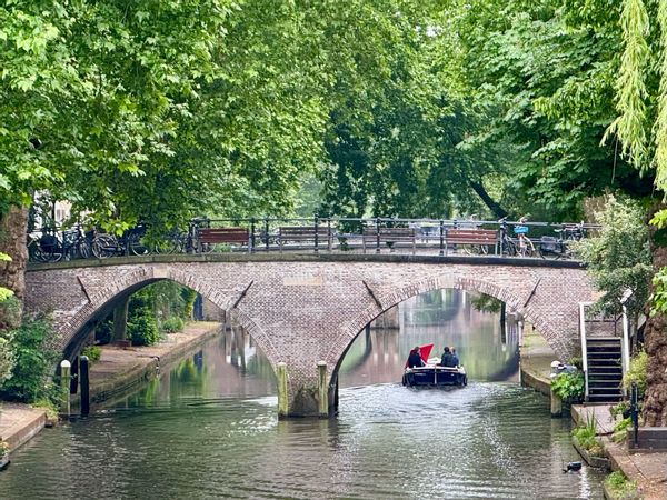 Modern appartement aan de gracht in prachtig historisch centrum van Utrecht