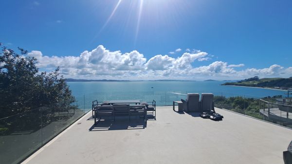 Auckland Beachtown in countryside, Oceanfront with 4 beaches walking distance