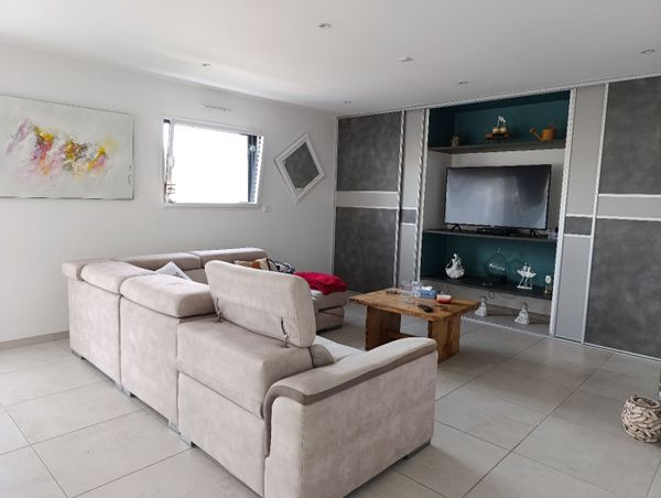 La maison de Sylvie entre terre et mer.