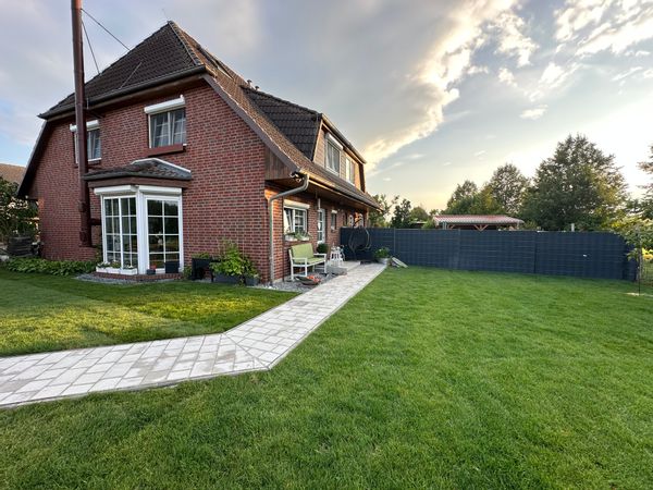 Sunny house close to Berlin and right at the lake and on nature reserve