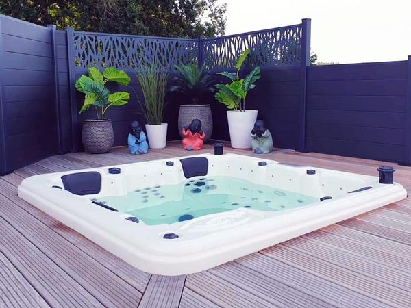 La maison de Laetitia, du calme, des oiseaux, une belle vue, jacuzzi