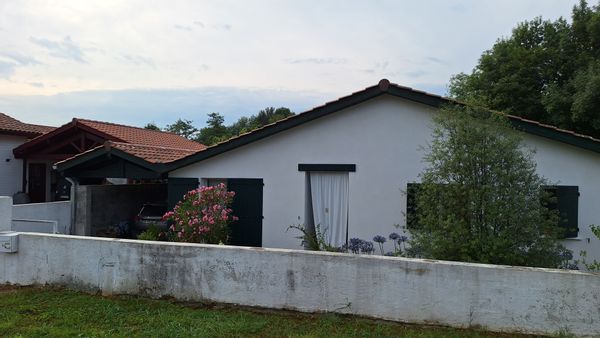 La maison de Sophie  Au pied de la montagne Munho maison récente, 3 chambres,  800 m2 de jardin