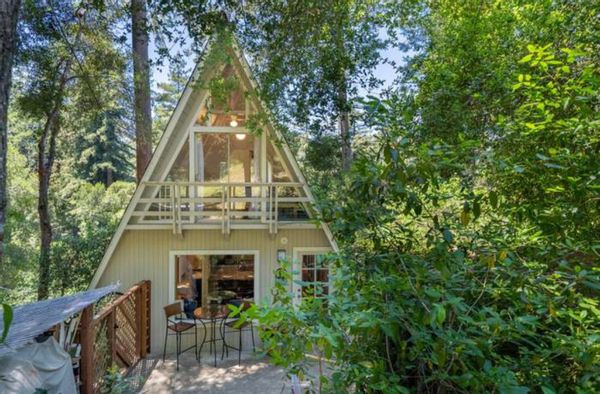 Majestic TreeHouse A-frame Cabin w/ hot tub! Close to beaches!