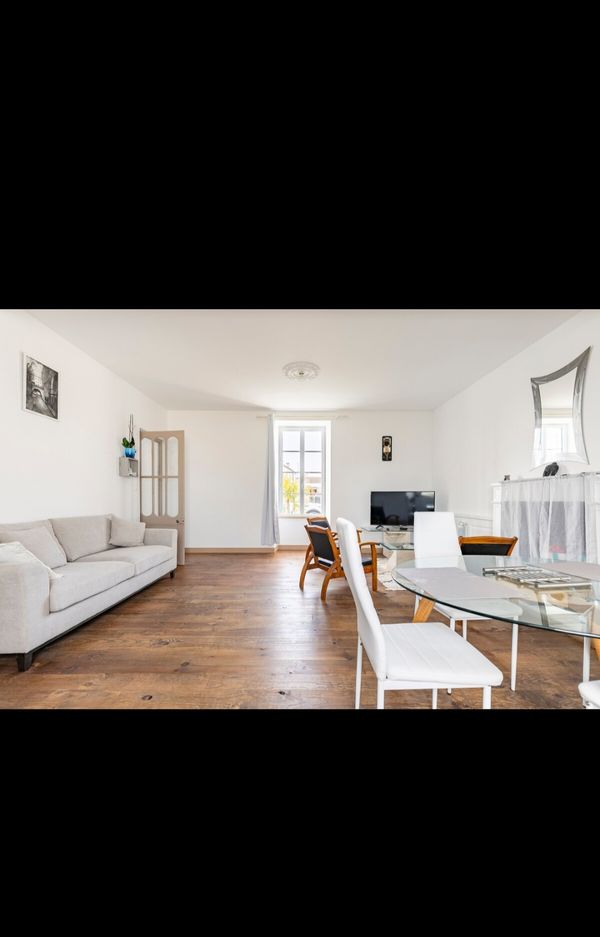 Maison à étage entièrement rénovée avec jardin à 15 minutes de la rochelle