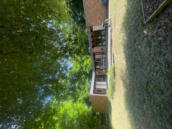 Maison californienne en pleine forêt