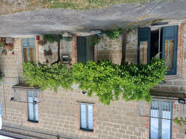 Casa di Nonno. Era la casa dei nostri nonni, che coltivavano i campi che circondano la casa.