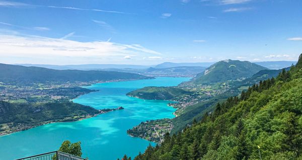 La maison de Cécile et Hugo au bord du lac d'Annecy