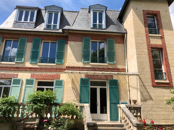 Magnificent family house in Le Vésinet (single rooms or whole house)
