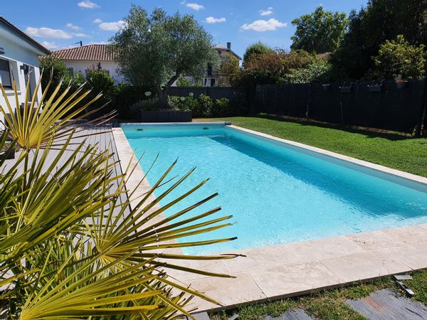 Home in Saint-Denis-De-Pile