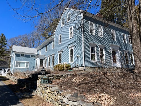 Federal Style New England House built in 1810