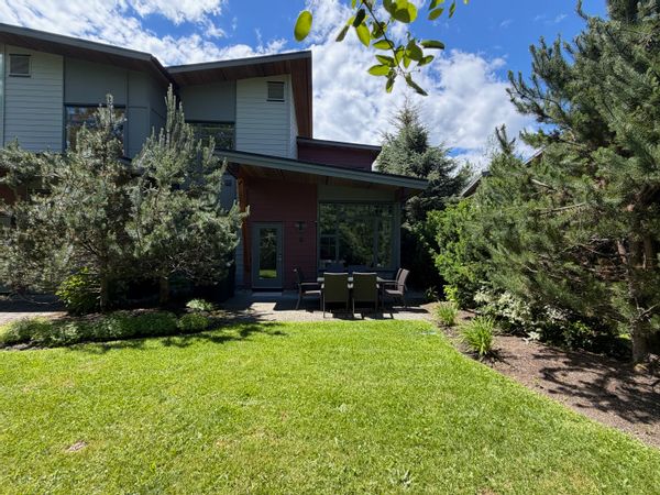 Modern 3 Bedroom Alpine Oasis in Whistler – Steps to Adventure