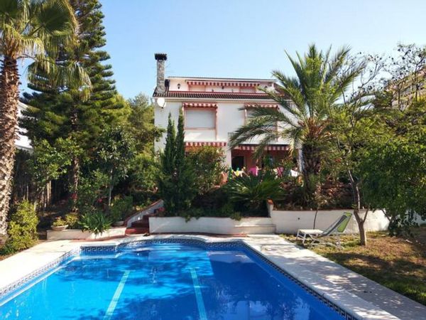 Maison de JB & Emilie (piscine - à 25Km de Barcelona)