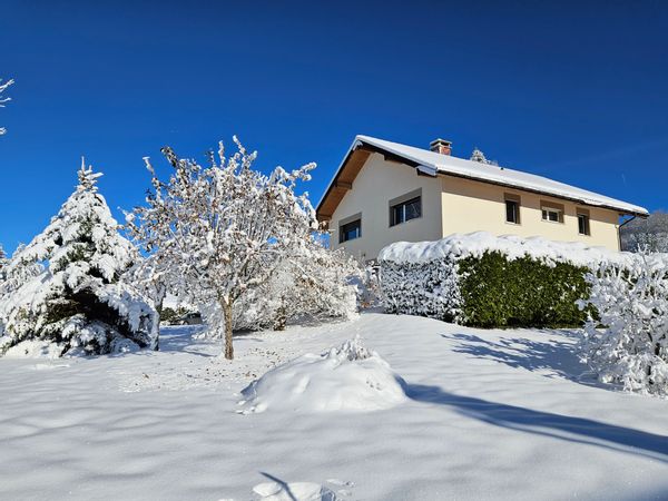 Grande maison accueillante et lumineuse