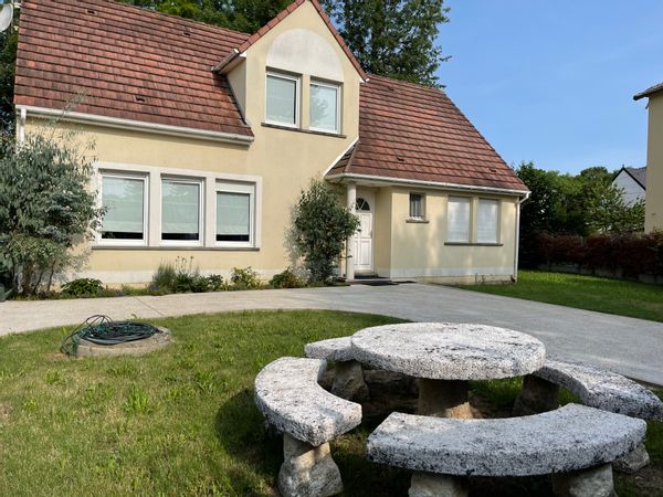 Le Paradis des enfants 15 min de disneyland et 35 min de Paris en train! Grand terrain paysagé