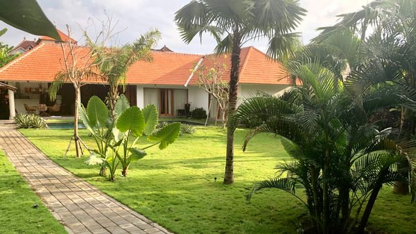 Jacques' villa and located at few minutes from the beach and Seminyak ,30 minutes de Tanah Lot et 40 minutes d’Ubud