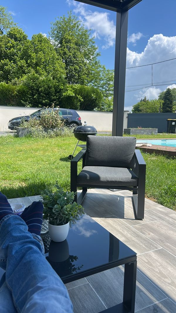 Jolie maison neuve en rase campagne. A 25 min du centre de Bordeaux . 10 min des châteaux de Leognan