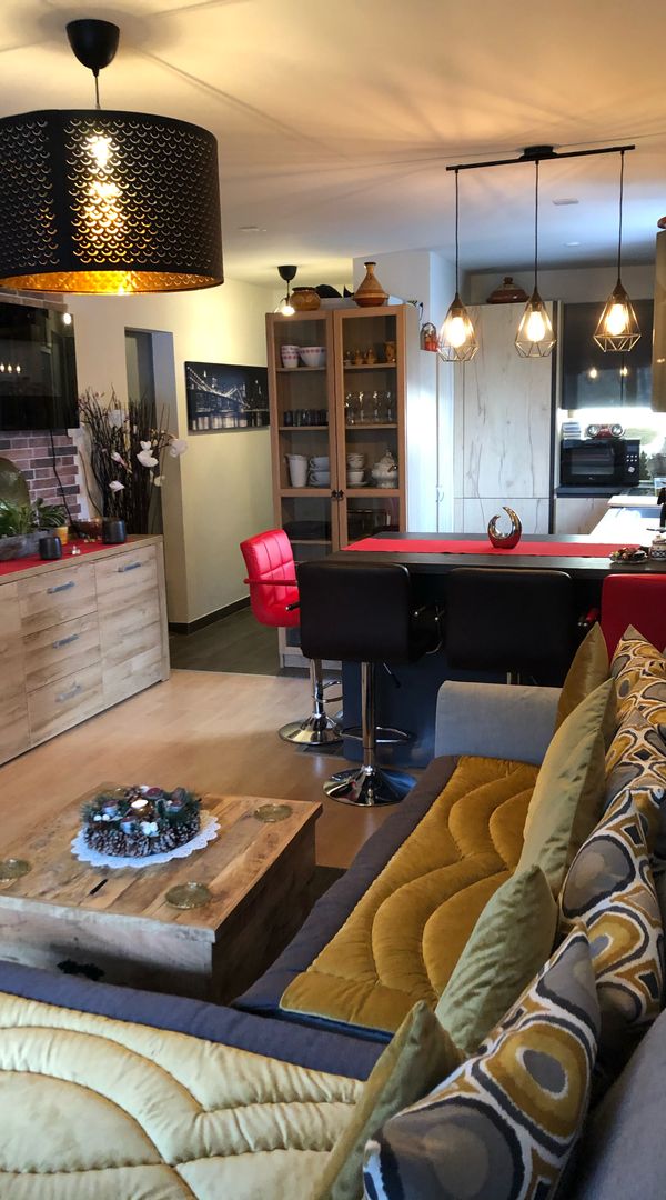 Désireux du calme, amoureux de la nature, les randonnées, les différents activités nautique sur le lac de Joux et autres, mon appartement est fait pour vous. La vallée de Joux se révèle comme un monde à part, par sa configuration en forme du bassin, entouré de chaînes de montagne, un charme fou! Une palette étendue de paysages divers font de cette région un kaléidoscope du Jura Vaudois. Ci-joint une vidéo : https://youtu.be/NNaUXJxHEgU