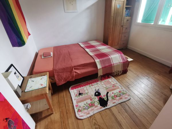 Chambre en hospitalité dans coin de verdure