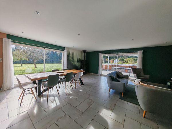 Maison avec piscine, sauna et bain nordique au cœur du massif des Vosges.