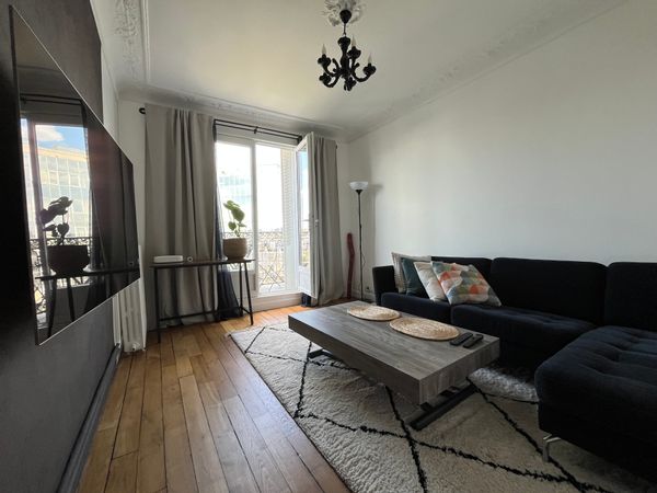 Cosy Parisian Apartment - 5 min from Paris Saint-Lazare Station