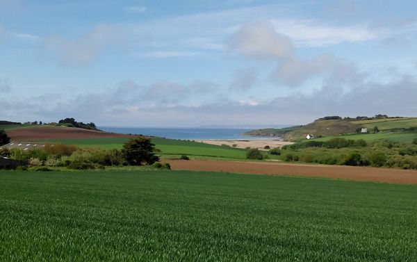 Maison en Bretagne avec vue sur mer 6 personnes, entièrement refaite, à un kilomètre de la mer.