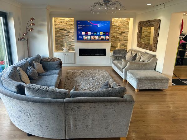 Luxury 5 Bedroom House near Cardiff with Sauna and Games Lounge