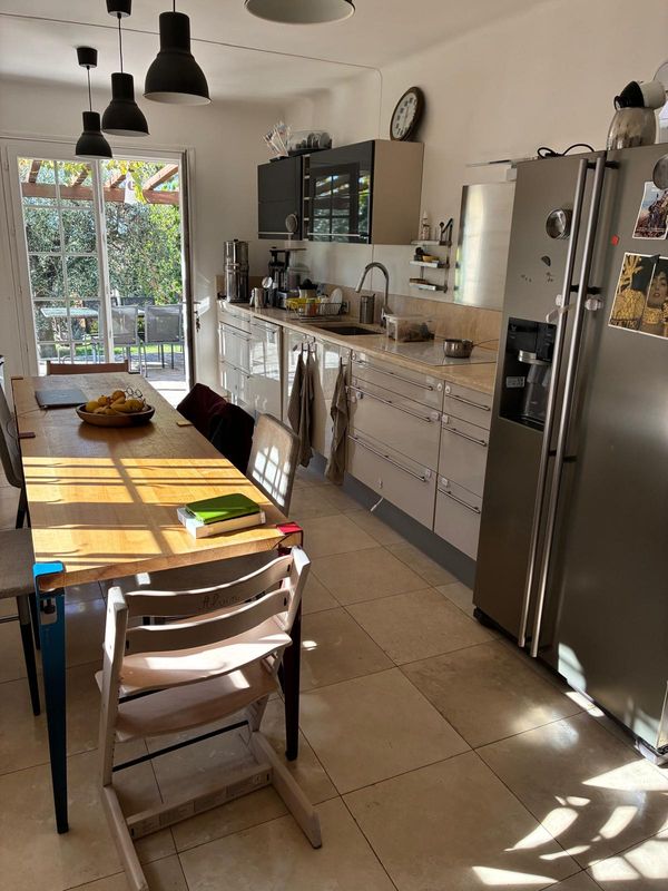Spacieuse maison de plein pied avec jardin piscine et vue imprenable dans village Côte d'Azur
