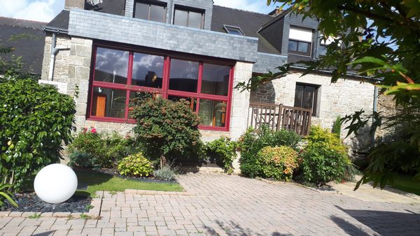 grande maison en plein centre de locminé, à 20 minutes de vannes