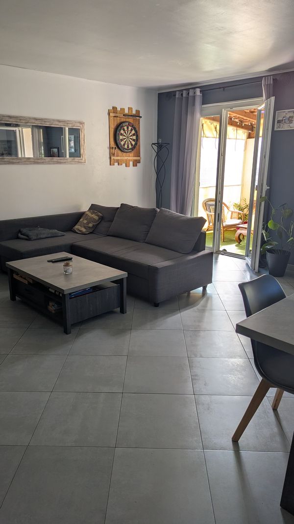 Jolie maison d'environ 110 m2 avec terrasse agréable, idéalement située en Provence