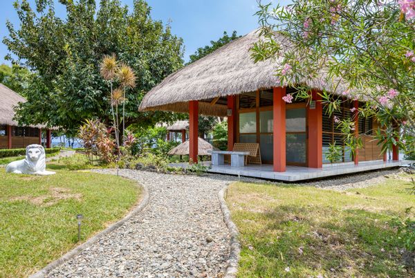 LANTERN HOUSE at LILI CLIFF