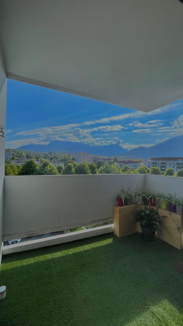 Annecy : Chambre privée dans un grand appartement lumineux avec vue sur les montagnes.