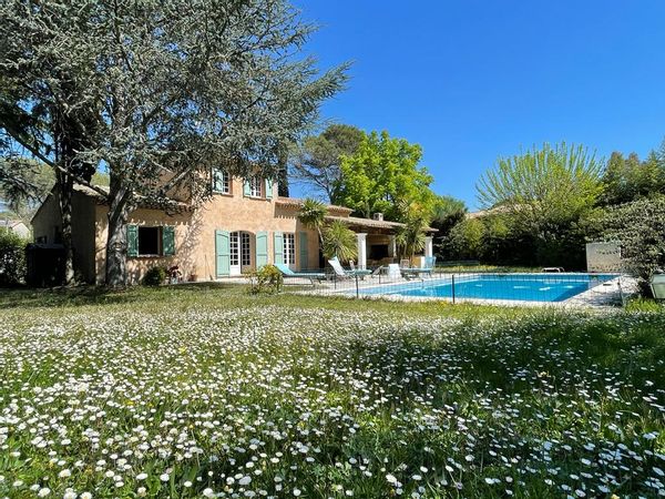 La maison des bois Ravissante villa provençale, joliment décorée, dans un quartier calme  de Mougins
